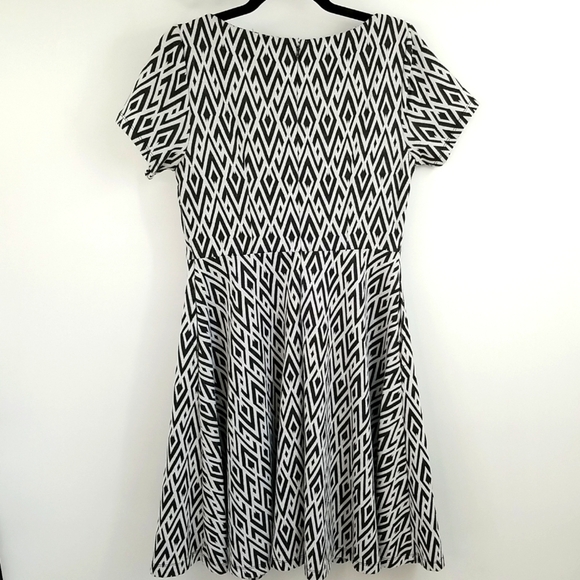 Eshakti Fit & Flare Dress with Pockets - Picture 6 of 11